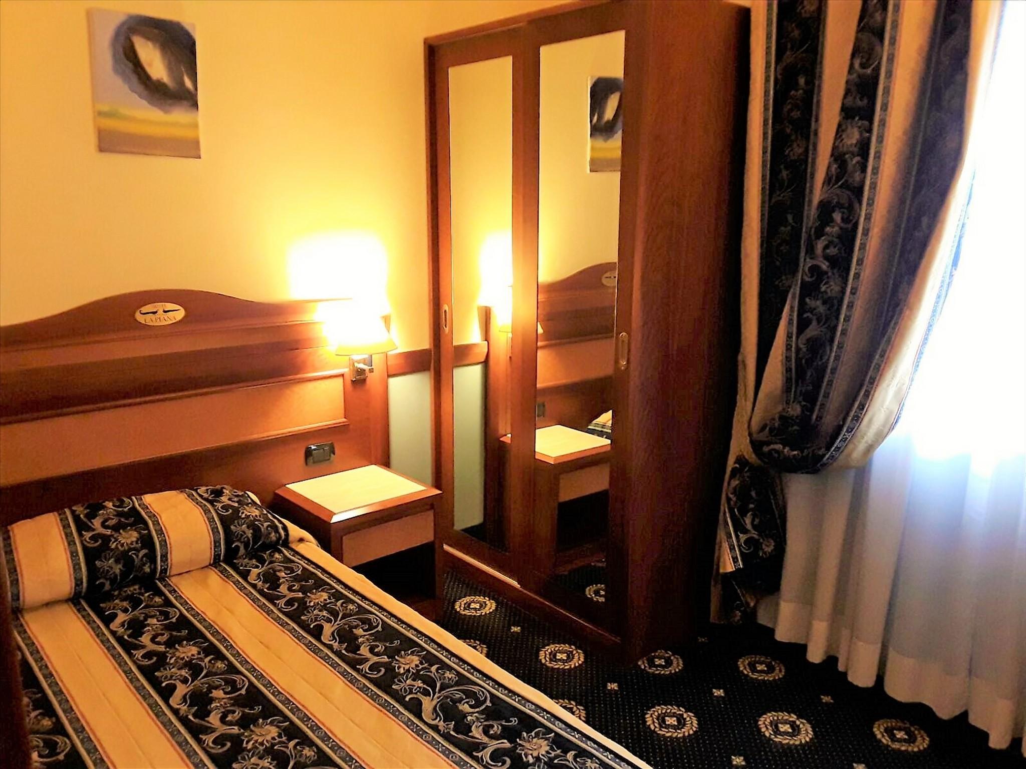 Hotel Ristorante La Piana Telese Terme Екстер'єр фото
